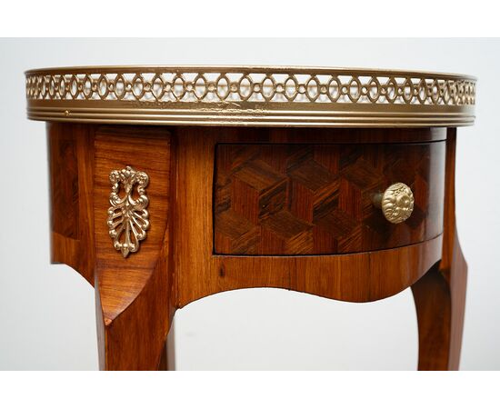Pair of antique side tables in precious exotic woods with inlays of gilded bronze elements. France, early 20th century.