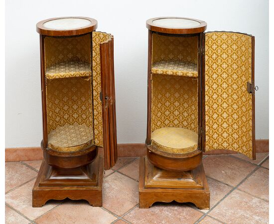Pair of antique cherry wood columns with white marble tops. Naples, early 19th century.