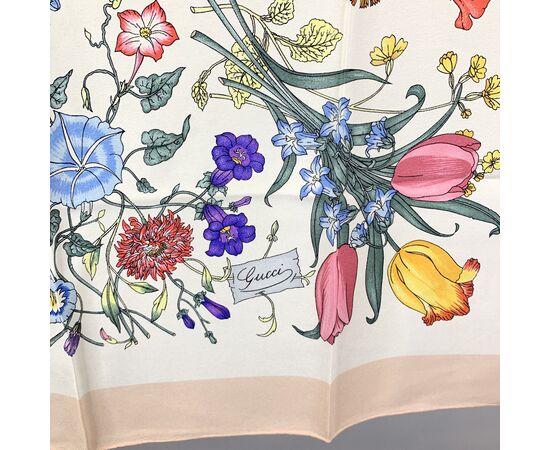 GUCCI Foulard Vintage in Seta Col. Rosa Gucci<strong> Flora