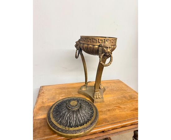 Antico brucia profumi in bronzo, XIX sec, Francia, 50x30 cm
