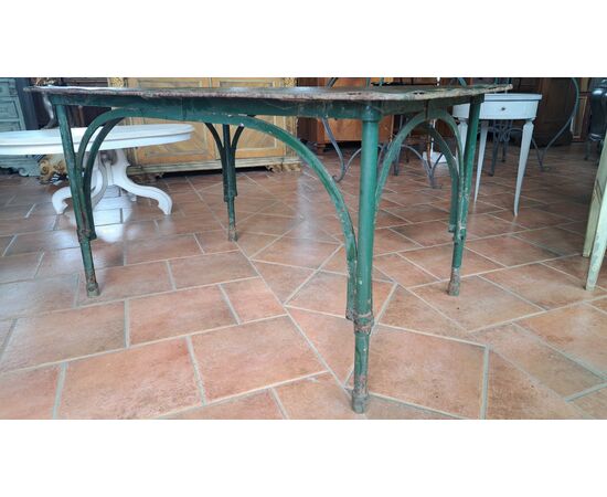 Tavolo rettangolare in ferro con archi