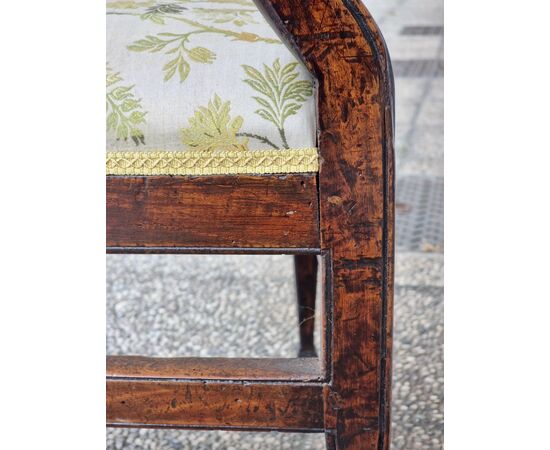 Set di quattro poltrone Luigi XVI in noce intagliato – Italia settentrionale, circa 1760–1770