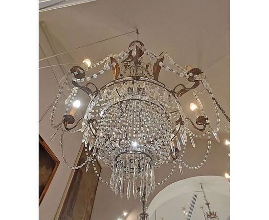 LAMPADARIO A PANIERE IN CRISTALLI E FERRO DORATO PRIMI DEL XIX SECOLO