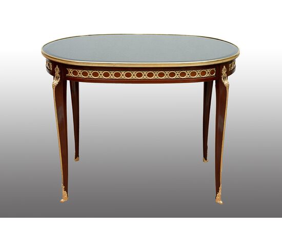 Tavolino antico Napoleone III in mogano con innesti di elementi in bronzo dorato. Francia XIX secolo.
