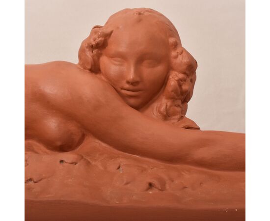 SCULTURE ART DECO IN TERRACOTTA, NUDO DI DONNA DISTESA, AMEDEO GENNARELLI, SCULTORE ITALIANO. (STTE97)