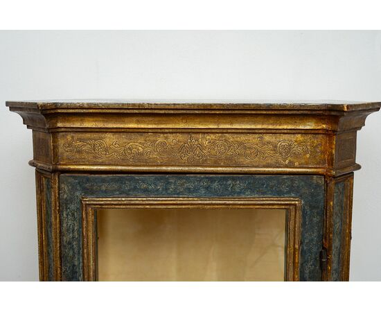 Vetrina/Scarabattola antica in legno laccato e dorato. Napoli XVIII secolo.