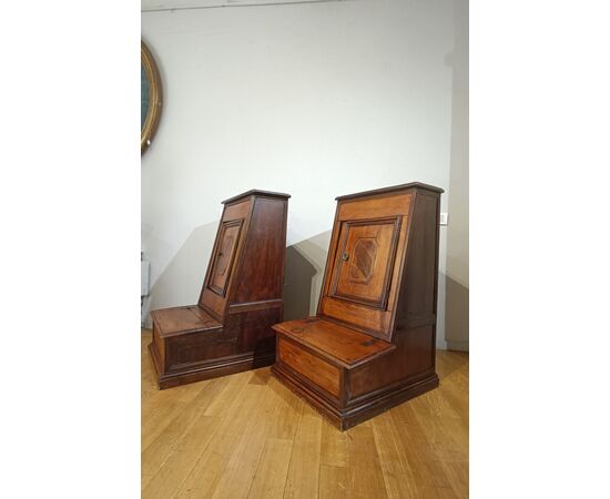 COPPIA DI INGINOCCHIATOI IN NOCE LUIGI XIV FINE XVII SECOLO 