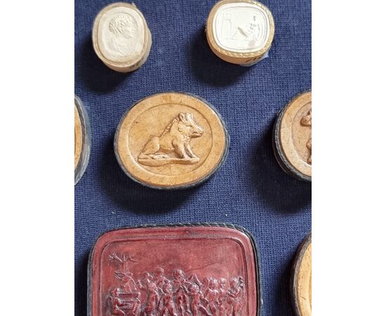 Cornice ovale con impronte in scagliola – fine XVIII / inizi XIX secolo