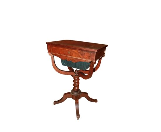 Tavolino da Lavoro Francese stile Carlo X in legno di mogano