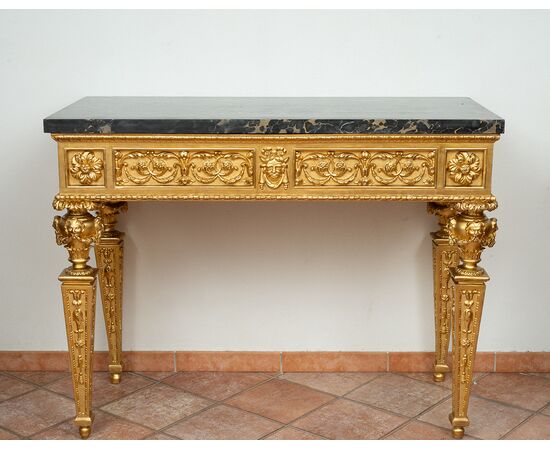 Consolle antica Luigi XVI Napoletana in legno dorato e intagliato con piano in marmo nero portoro. Periodo fine 18secolo.