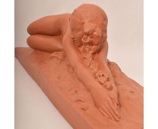 SCULTURE ART DECO IN TERRACOTTA, NUDO DI DONNA DISTESA, AMEDEO GENNARELLI, SCULTORE ITALIANO. (STTE97)