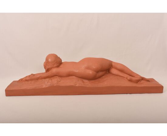 SCULTURE ART DECO IN TERRACOTTA, NUDO DI DONNA DISTESA, AMEDEO GENNARELLI, SCULTORE ITALIANO. (STTE97)