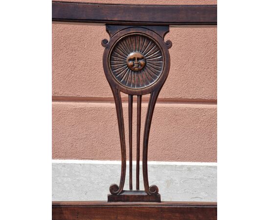 Set di quattro poltrone Luigi XVI in noce intagliato – Italia settentrionale, circa 1760–1770