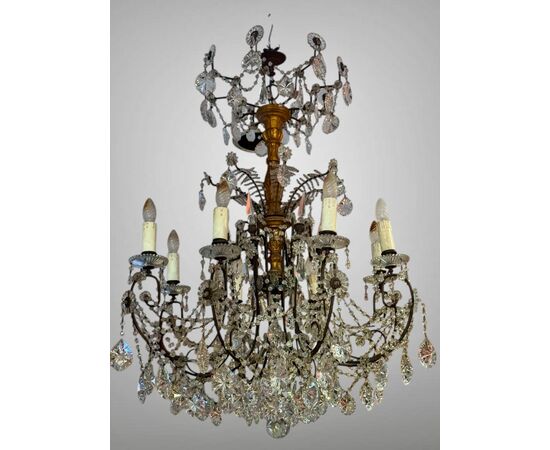LAMPADARIO IN CRISTALLO, LEGNO E BRONZO AD 8 LUCI - XIX SECOLO