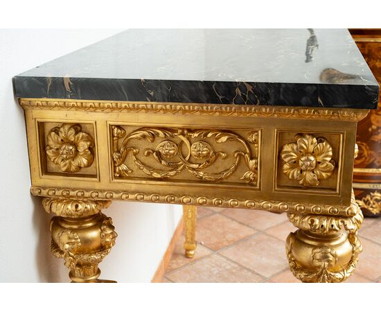 Consolle antica Luigi XVI Napoletana in legno dorato e intagliato con piano in marmo nero portoro. Periodo fine 18secolo.