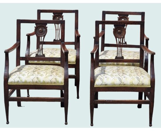 Set di quattro poltrone Luigi XVI in noce intagliato – Italia settentrionale, circa 1760–1770