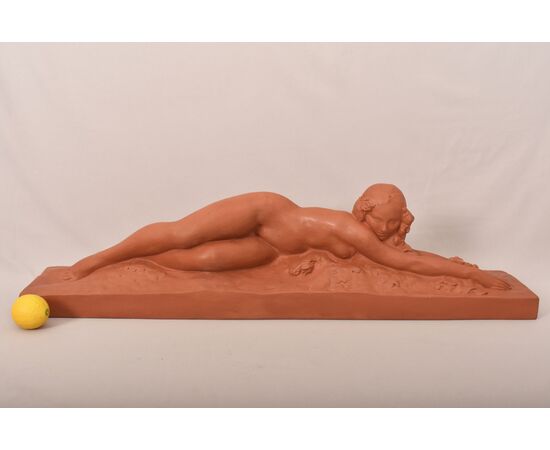 SCULTURE ART DECO IN TERRACOTTA, NUDO DI DONNA DISTESA, AMEDEO GENNARELLI, SCULTORE ITALIANO. (STTE97)