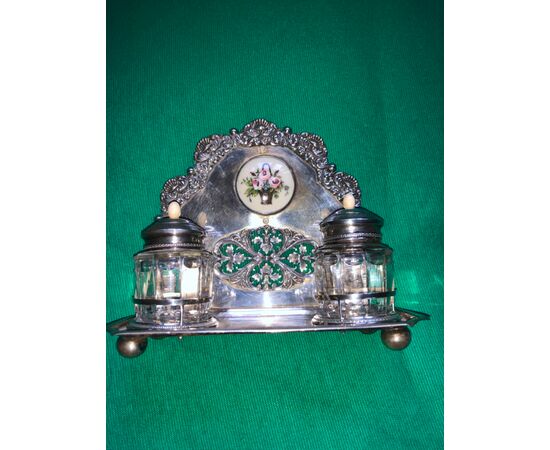Embossed and perforated silver inkwell with stylized and round enamel motifs and throw it Austria 1832.     