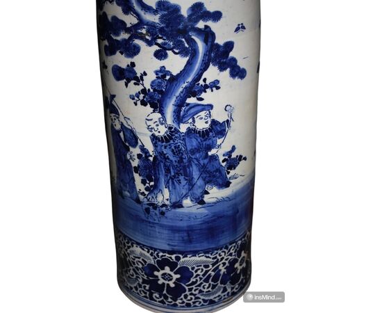 Vaso Porta Ombrelli Cinese in Porcellana Bianca e Blu Decorata con Personaggi