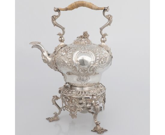 Bollitore su supporto in argento sterling Giorgio II, Samuel Courtauld?, Londra, 1739-55