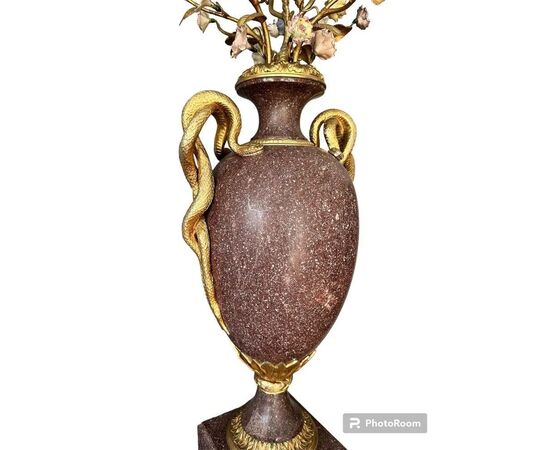  Coppia di Vasi Eleganti in Porfido e Bronzo del XIX Secolo