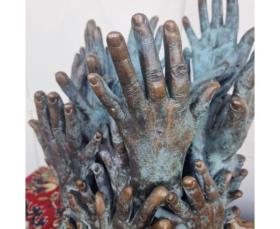 Opera magna in bronzo Mani della Pace di Gino Masciarelli 900