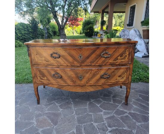 Coppia di cassettoni Lombardi noce del 700 con intarsi bois de rose 