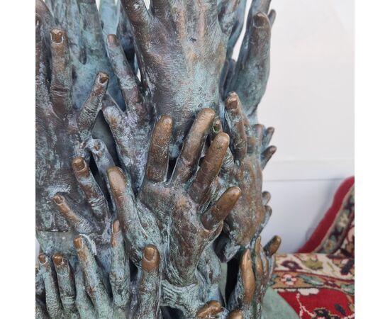 Opera magna in bronzo Mani della Pace di Gino Masciarelli 900
