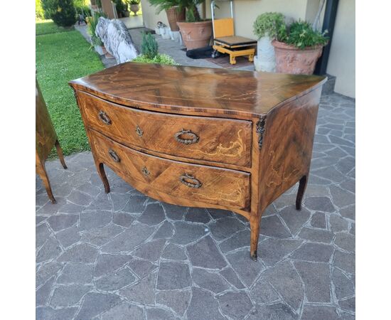 Coppia di cassettoni Lombardi noce del 700 con intarsi bois de rose 