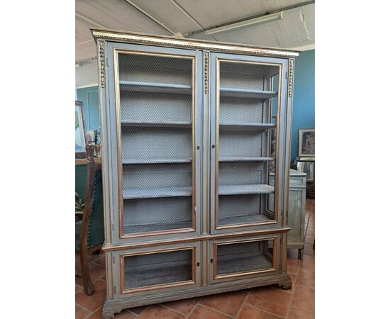 Libreria a 4 porte laccata e dorata con rete