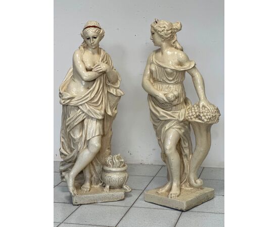 Coppia di statue in graniglia di pietra. Epoca primi 900. H 94 cm