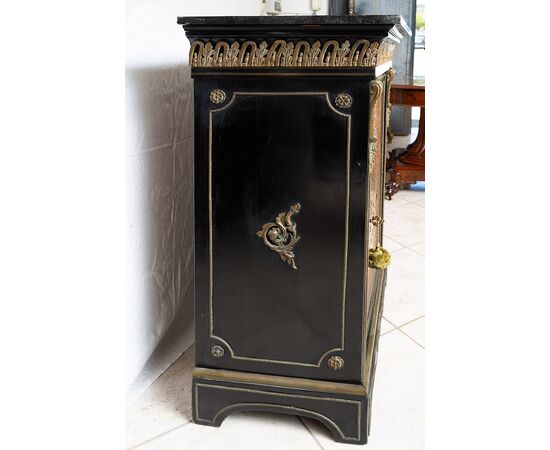 Credenza Boulle Napoleone III in legno ebanizzato.Francia XIX secolo.