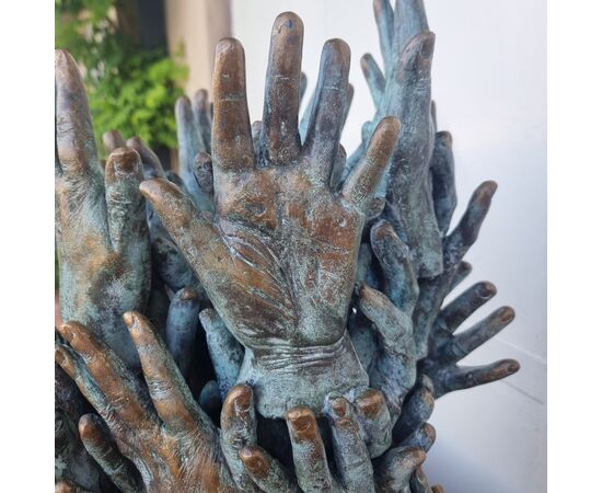 Opera magna in bronzo Mani della Pace di Gino Masciarelli 900