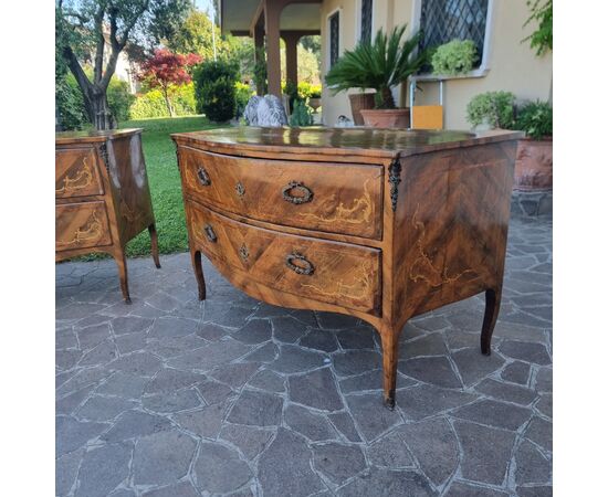 Coppia di cassettoni Lombardi noce del 700 con intarsi bois de rose 