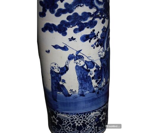 Vaso Porta Ombrelli Cinese in Porcellana Bianca e Blu Decorata con Personaggi