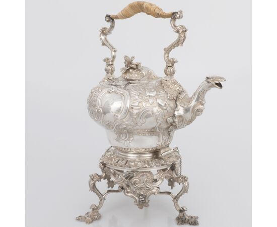 Bollitore su supporto in argento sterling Giorgio II, Samuel Courtauld?, Londra, 1739-55