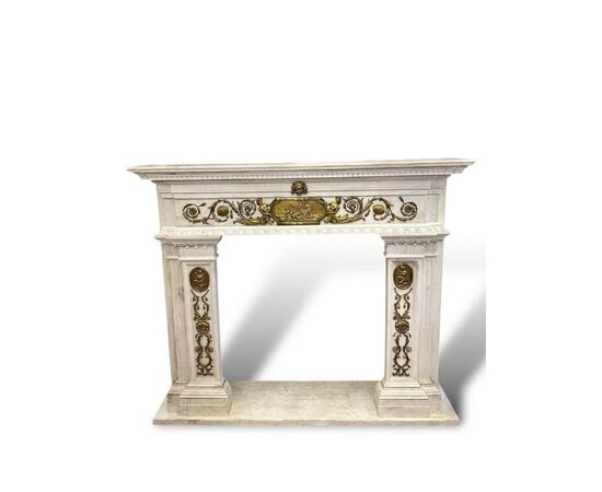  Antico Camino in Marmo Bianco con Bronzo Dorato, XIX Secolo 