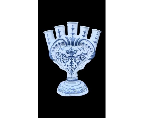 Vaso tulipaniera in maiolica.Moustiers.Francia.