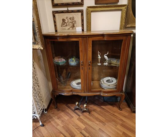 Vetrina chippendale in noce