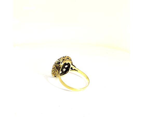 ANELLO IN ORO CON RUBINO CENTRALE E DIAMANTI 