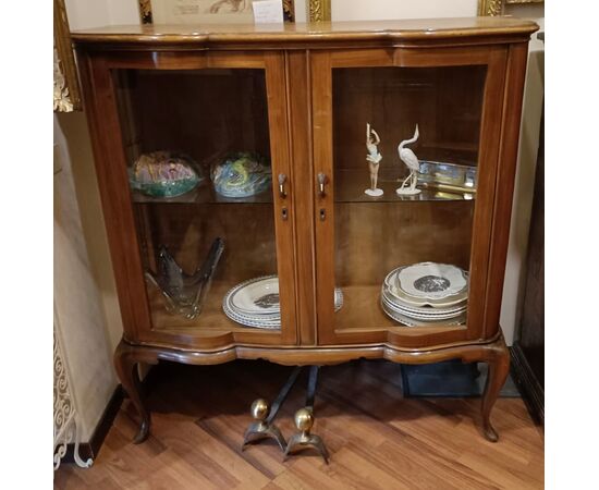 Vetrina chippendale in noce