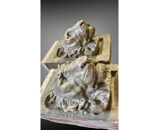 Coppia di teste di leone in stucco – XIX secolo