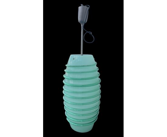 Lampadario in vetro incamiciato lattimo verde con spirale esterna.Manifattura MITO.