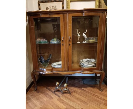 Vetrina chippendale in noce