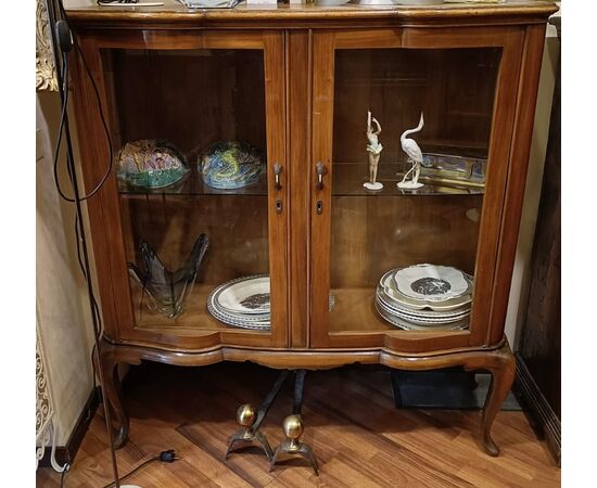 Vetrina chippendale in noce