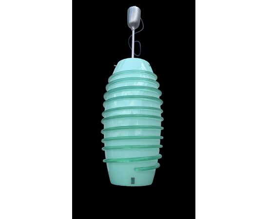 Lampadario in vetro incamiciato lattimo verde con spirale esterna.Manifattura MITO.