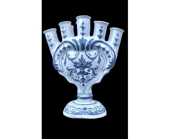 Vaso tulipaniera in maiolica.Moustiers.Francia.