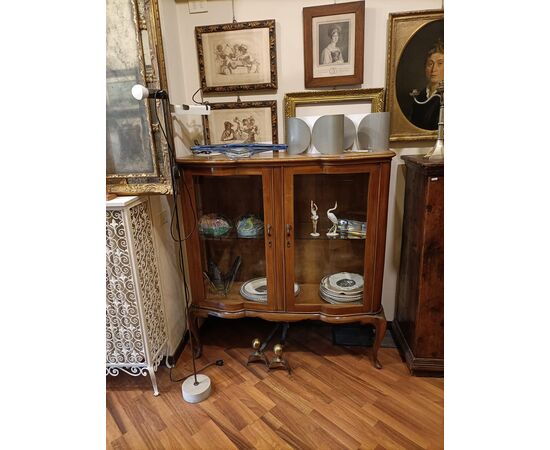 Vetrina chippendale in noce