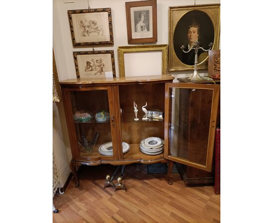 Vetrina chippendale in noce