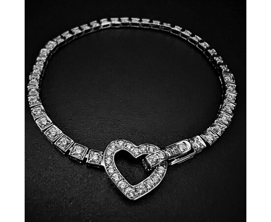 Bracciale  tennis  in  oro  bianco  con  chiusura a cuore 